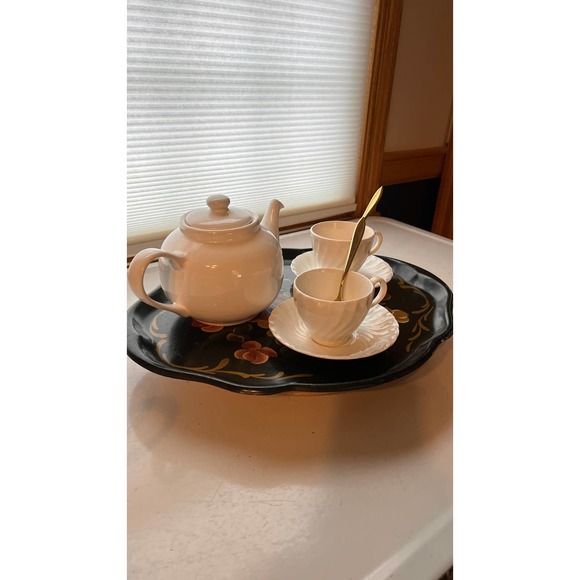 Handpainted Toleware Tray with Beautiful Yellow Blooms - Picture 3 of 10